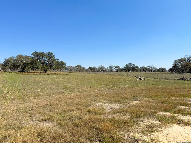 2828 2nd St, Pleasanton, TX 78064