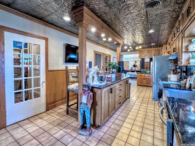 2828 2nd St, Pleasanton, TX 78064