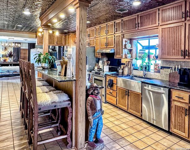 2828 2nd St, Pleasanton, TX 78064