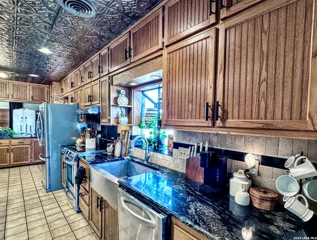 2828 2nd St, Pleasanton, TX 78064