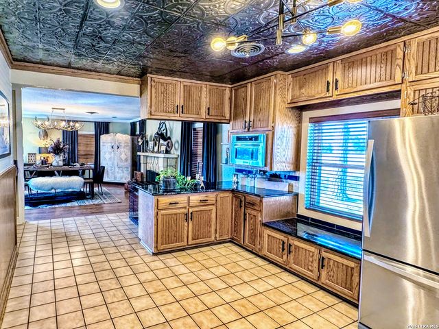 2828 2nd St, Pleasanton, TX 78064