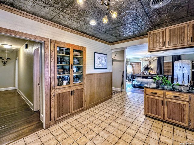 2828 2nd St, Pleasanton, TX 78064