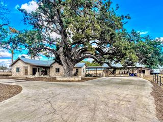 2828 2nd St, Pleasanton, TX 78064