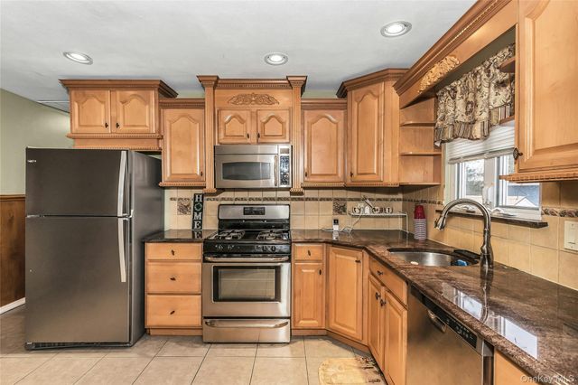 512 Elm Street, West Hempstead, NY 11552