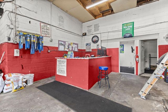 20630 W Seven Mile Road, Detroit, MI 48219