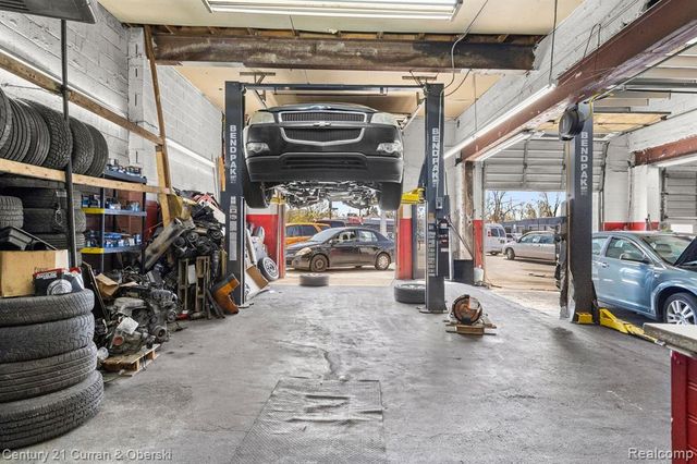 20630 W Seven Mile Road, Detroit, MI 48219