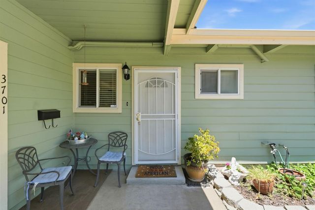 3701 Chamberlain Way, Carmichael, CA 95608