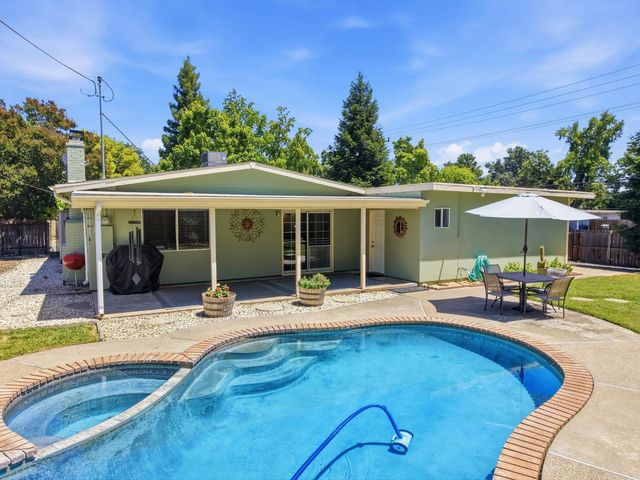 3701 Chamberlain Way, Carmichael, CA 95608