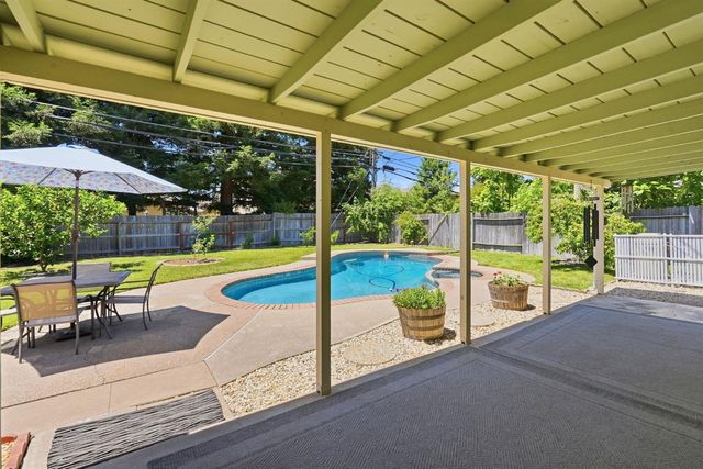 3701 Chamberlain Way, Carmichael, CA 95608