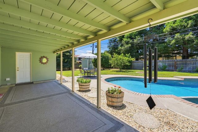 3701 Chamberlain Way, Carmichael, CA 95608