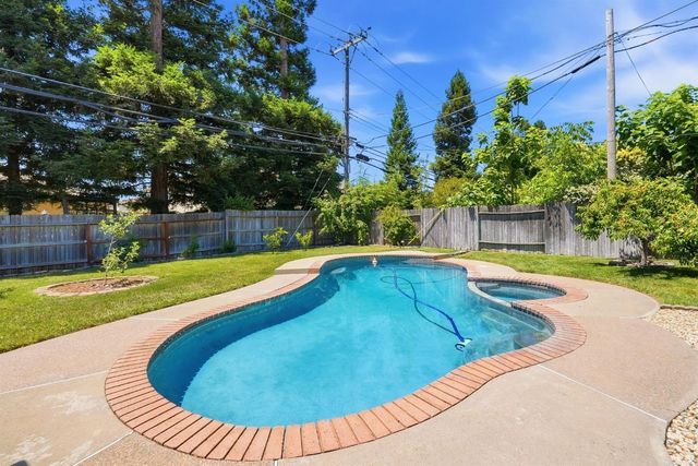 3701 Chamberlain Way, Carmichael, CA 95608