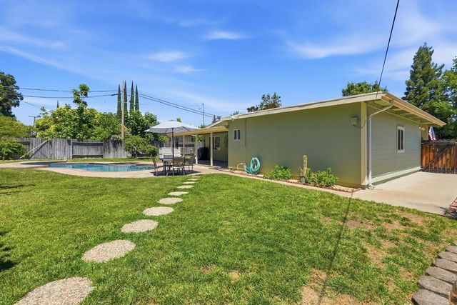 3701 Chamberlain Way, Carmichael, CA 95608