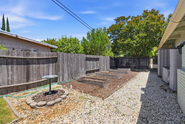 3701 Chamberlain Way, Carmichael, CA 95608