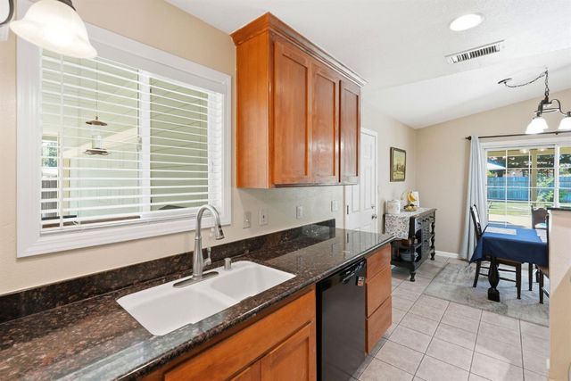 3701 Chamberlain Way, Carmichael, CA 95608