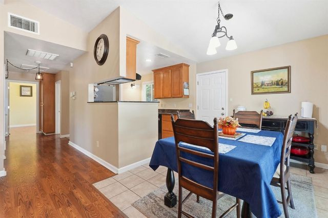 3701 Chamberlain Way, Carmichael, CA 95608