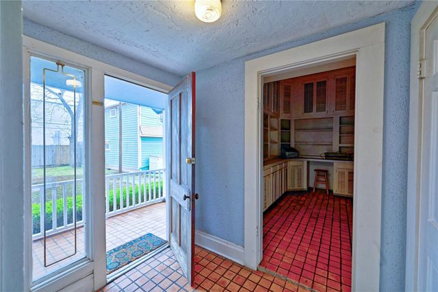 925 Heights Boulevard, Houston, TX 77008