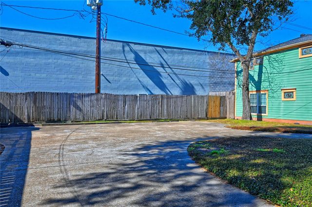 925 Heights Boulevard, Houston, TX 77008