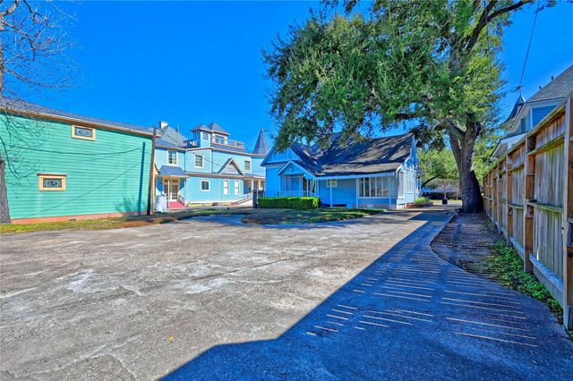 925 Heights Boulevard, Houston, TX 77008