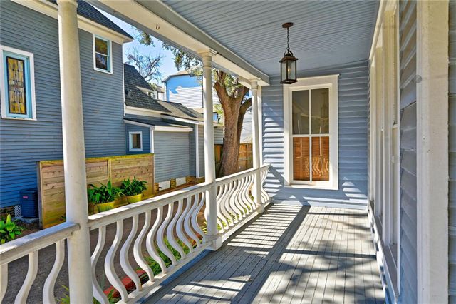 925 Heights Boulevard, Houston, TX 77008