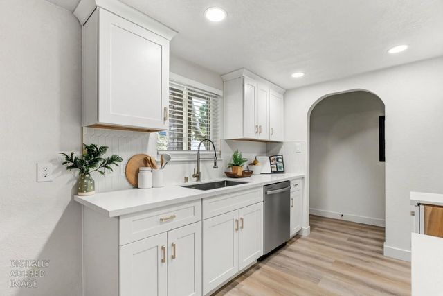 570 Walnut St, West Sacramento, CA 95691