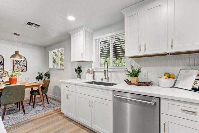 570 Walnut St, West Sacramento, CA 95691