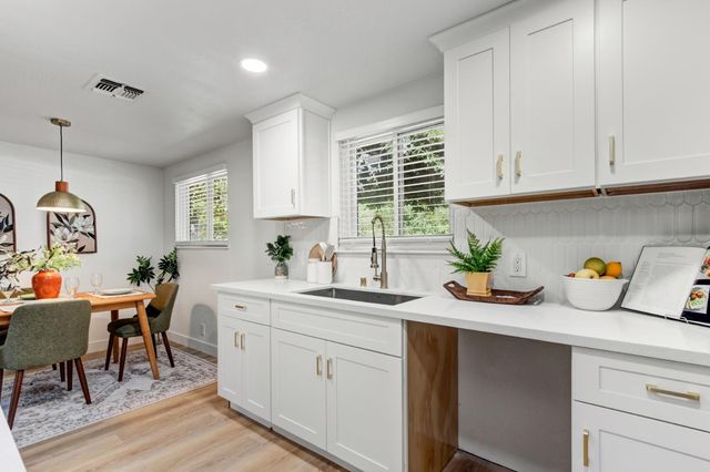 570 Walnut St, West Sacramento, CA 95691