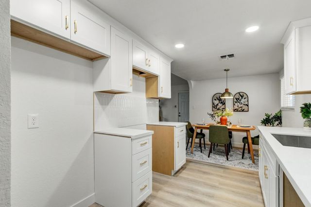 570 Walnut St, West Sacramento, CA 95691