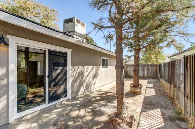 570 Walnut St, West Sacramento, CA 95691