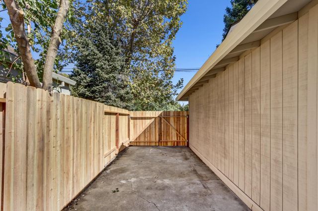 570 Walnut St, West Sacramento, CA 95691