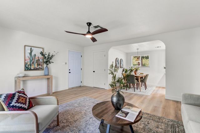 570 Walnut St, West Sacramento, CA 95691