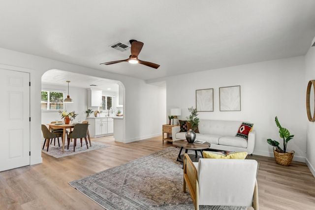 570 Walnut St, West Sacramento, CA 95691
