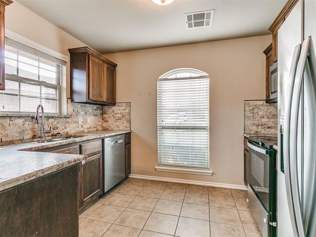 624 INVERLEITH Circle, Yukon, OK 73099