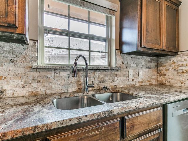 624 INVERLEITH Circle, Yukon, OK 73099