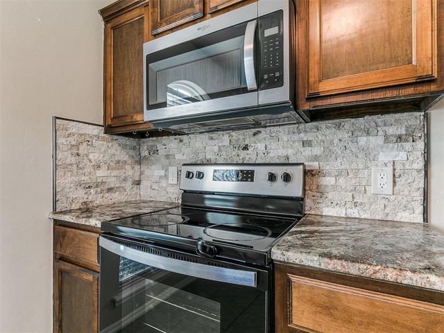 624 INVERLEITH Circle, Yukon, OK 73099