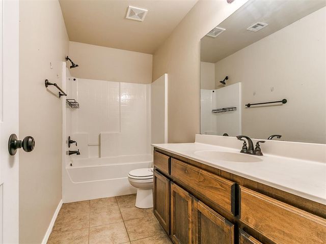 624 INVERLEITH Circle, Yukon, OK 73099