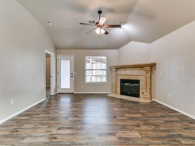 624 INVERLEITH Circle, Yukon, OK 73099