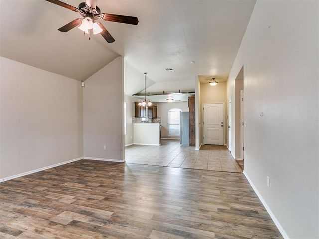 624 INVERLEITH Circle, Yukon, OK 73099