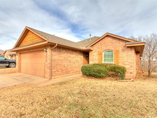 624 INVERLEITH Circle, Yukon, OK 73099