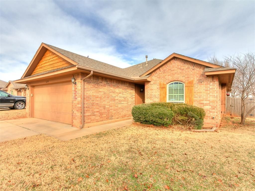 624 INVERLEITH Circle, Yukon, OK 73099