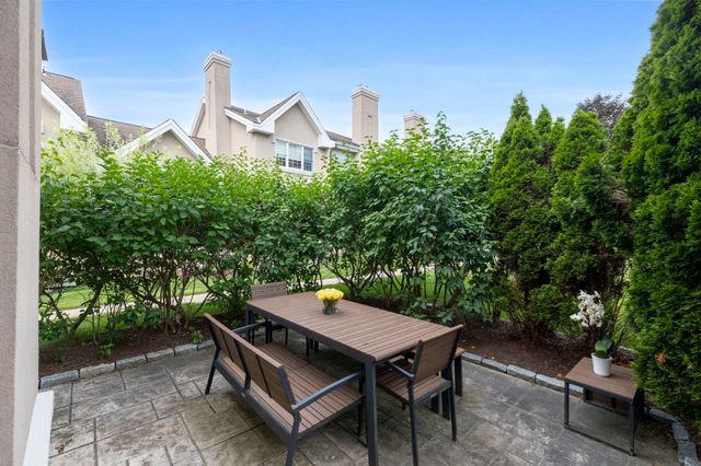 287 Langley 38, Newton, MA 02459