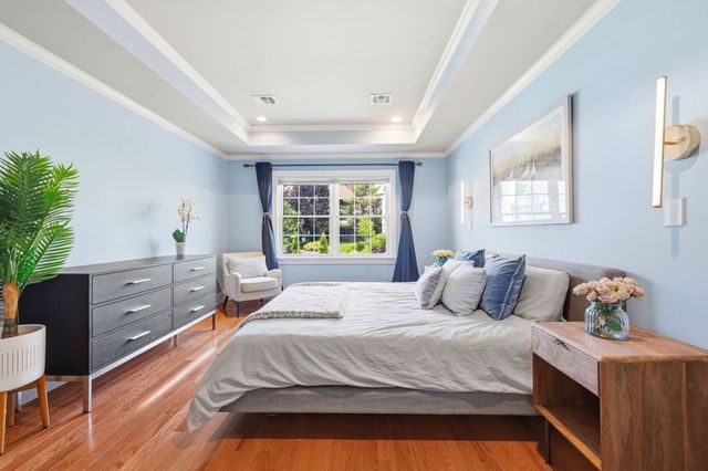 287 Langley 38, Newton, MA 02459