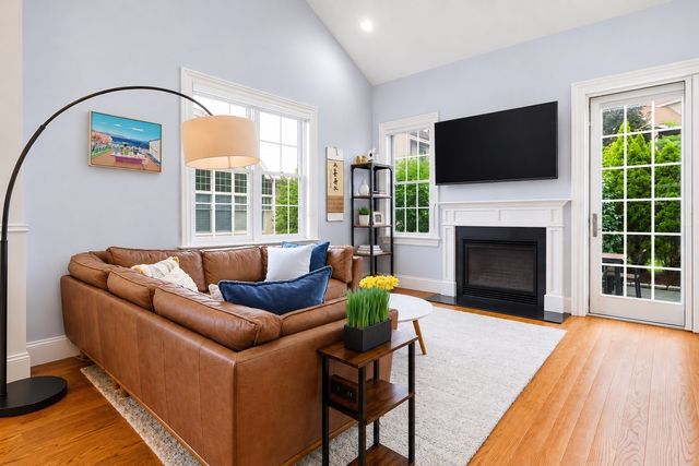 287 Langley 38, Newton, MA 02459