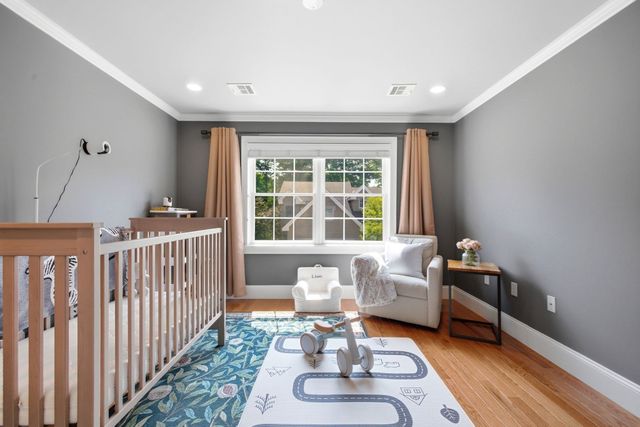 287 Langley 38, Newton, MA 02459