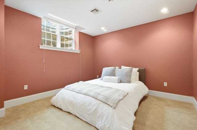287 Langley 38, Newton, MA 02459