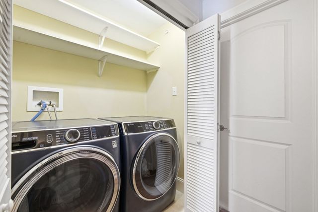 287 Langley 38, Newton, MA 02459