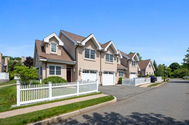287 Langley 38, Newton, MA 02459