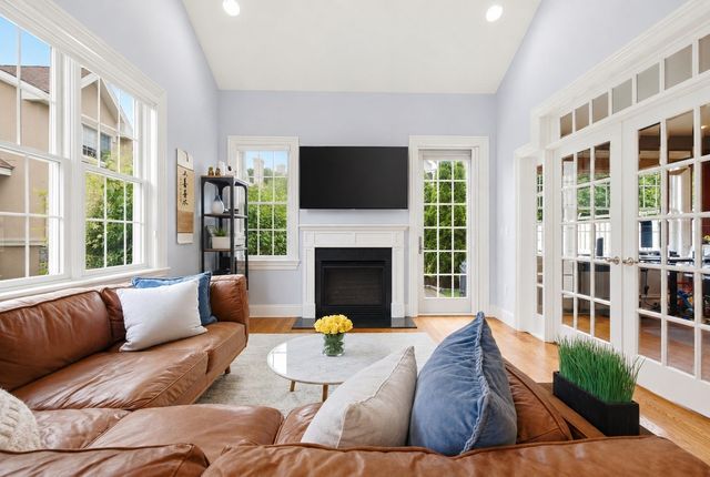 287 Langley 38, Newton, MA 02459