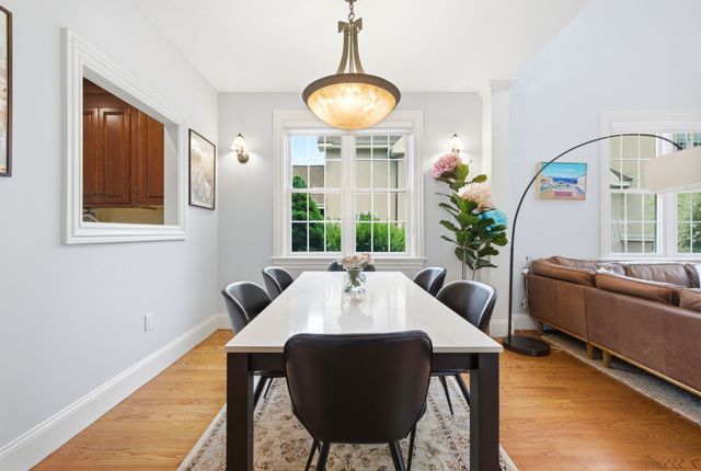 287 Langley 38, Newton, MA 02459