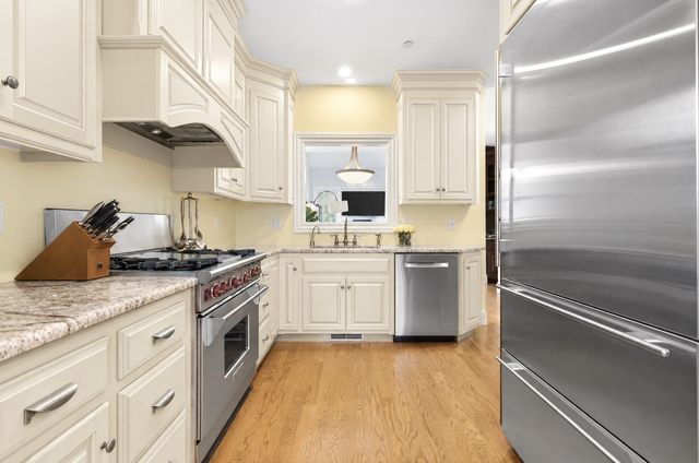 287 Langley 38, Newton, MA 02459