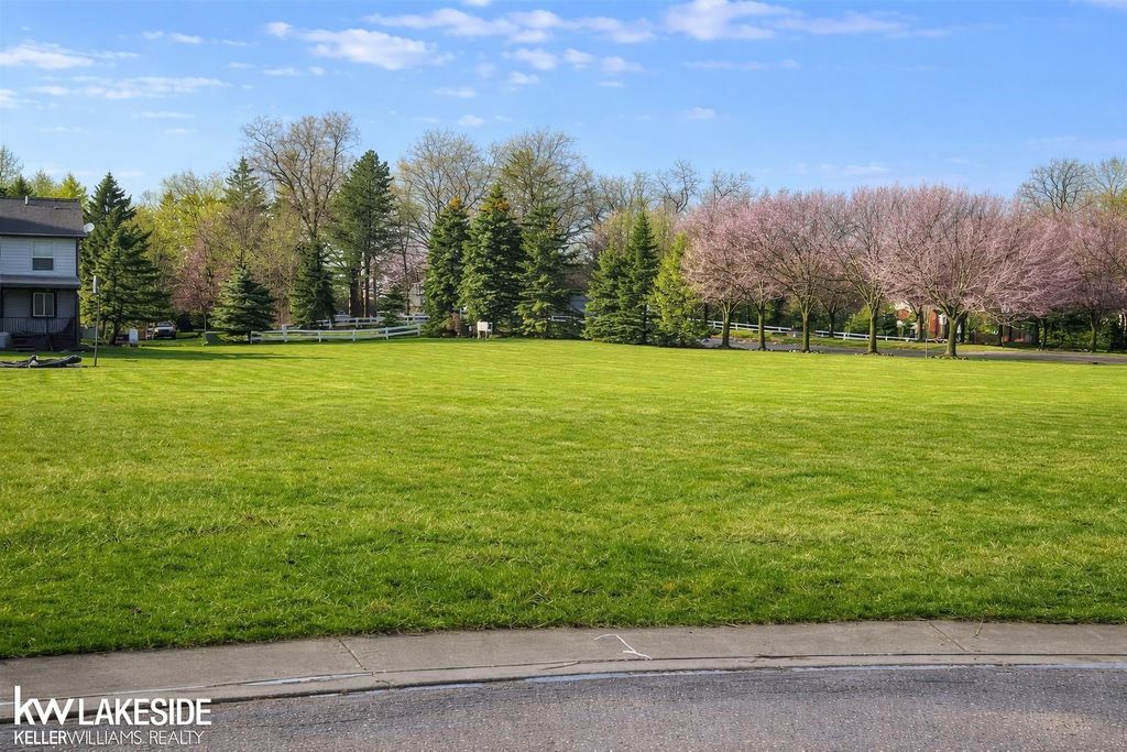 4181 London Court, Grand Blanc, MI 48439
